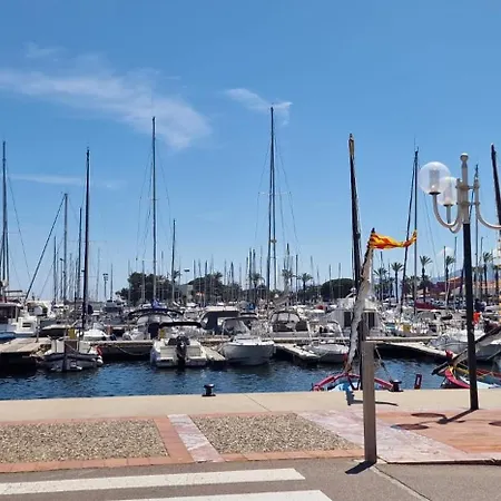 Centre 100 M Et Port Avec Parking Saint-Cyprien (Pyrenees-Orientales)